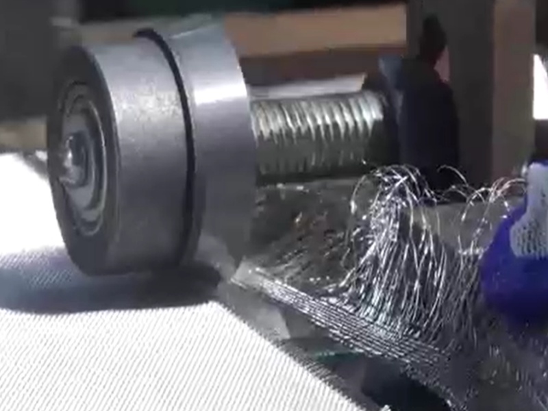 Adjustment and transmission relationship of the woven selvage rolling mechanism